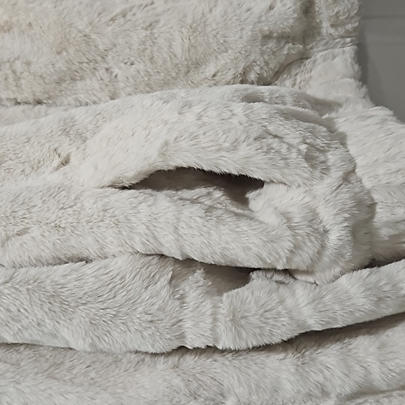 Faux fur jacket - Picture 3 of 11